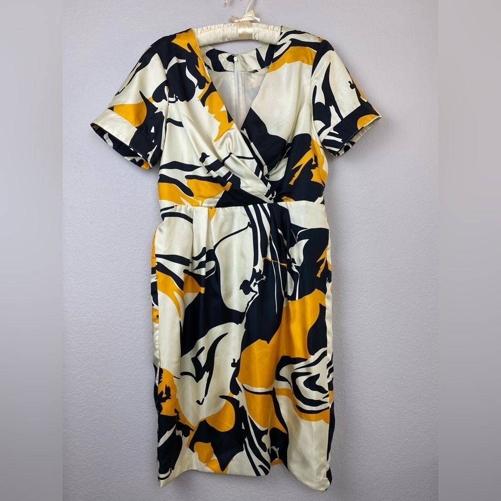 𝅺badgley Mischka print V-neck dress 100% silk size 6